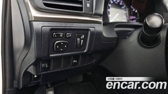 Lexus CT200h 2018 — photo 24