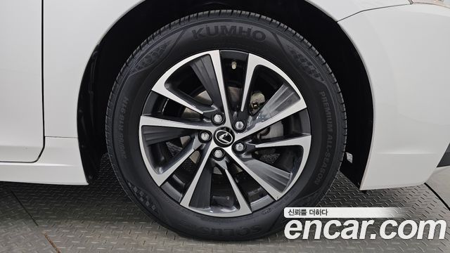 Lexus CT200h 2018 — photo 7