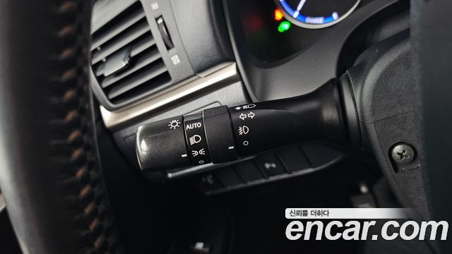 Lexus CT200h 2018 — photo 27
