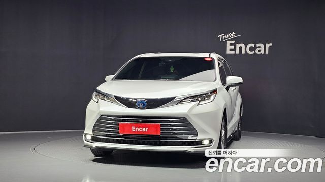 Toyota Sienna 2023 — photo 3