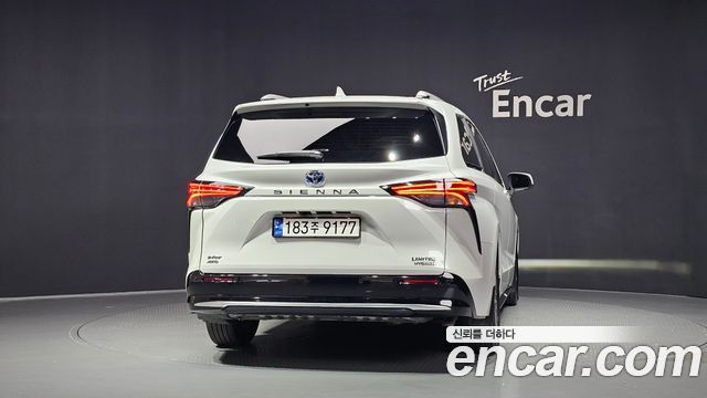 Toyota Sienna 2023 — photo 4
