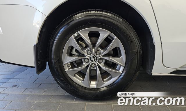 Toyota Sienna 2023 — photo 5