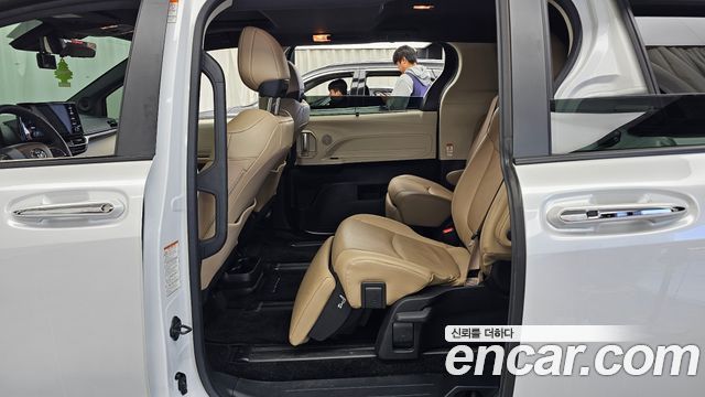 Toyota Sienna 2023 — photo 18