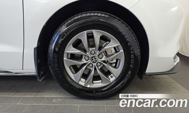 Toyota Sienna 2023 — photo 7
