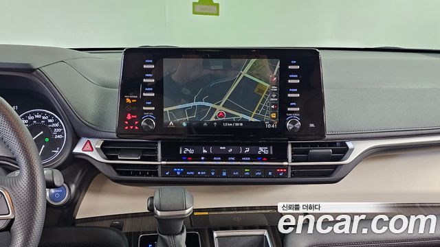 Toyota Sienna 2023 — photo 28