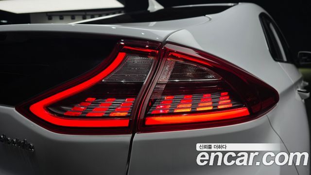 Hyundai Ioniq 2018 — photo 9