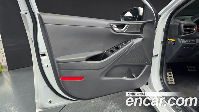 Hyundai Ioniq 2018 — photo 14