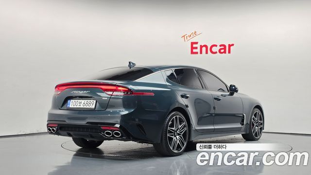 Kia Stinger 2023 — photo 2