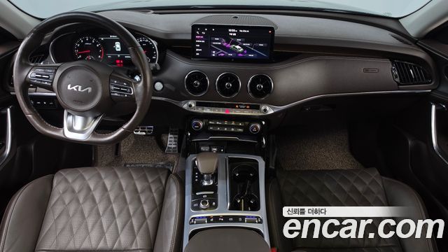 Kia Stinger 2023 — photo 10