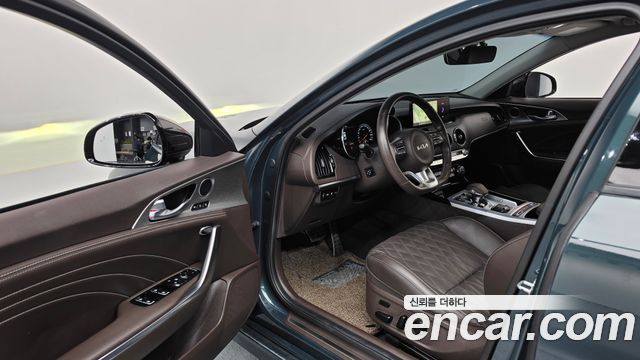 Kia Stinger 2023 — photo 13