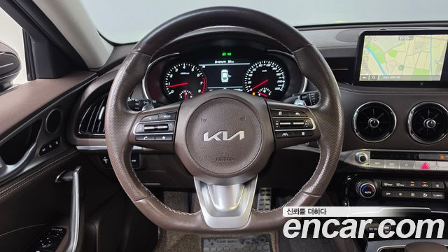 Kia Stinger 2023 — photo 18