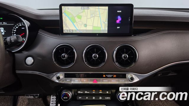Kia Stinger 2023 — photo 19