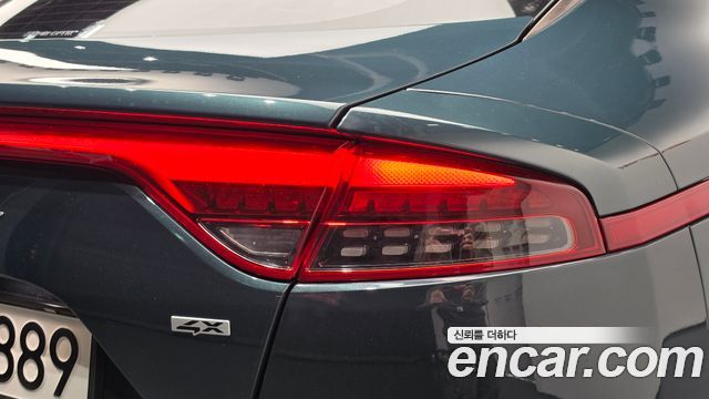 Kia Stinger 2023 — photo 9