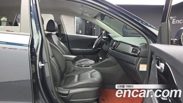 Kia Niro 2018 — photo 17