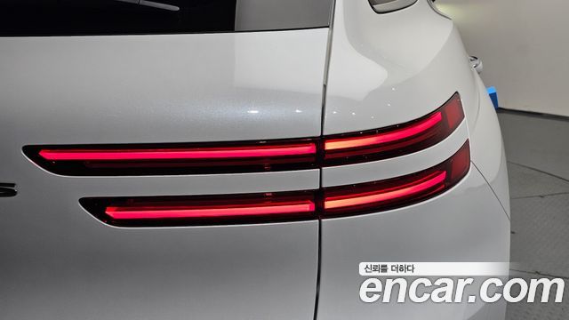 Genesis GV70 2025 — photo 9