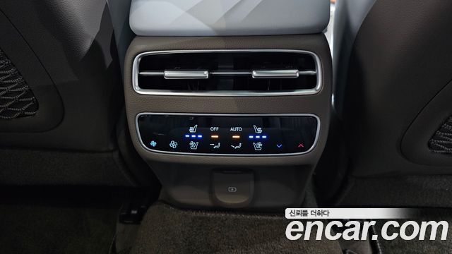 Genesis GV70 2025 — photo 35