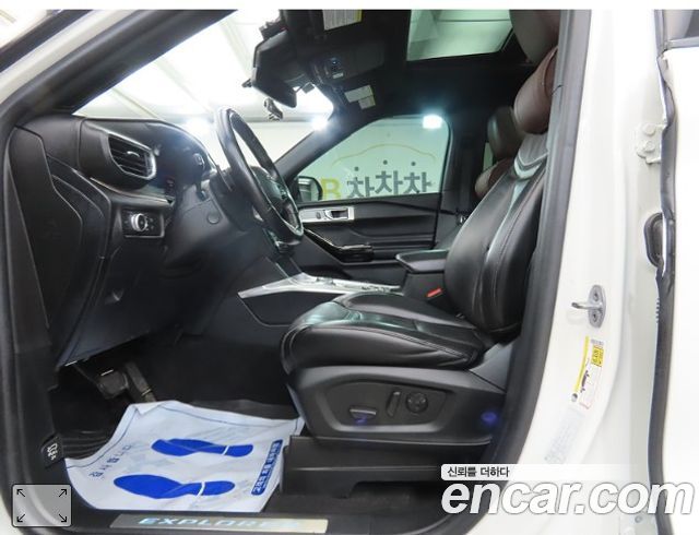 Ford Explorer 2021 — photo 10