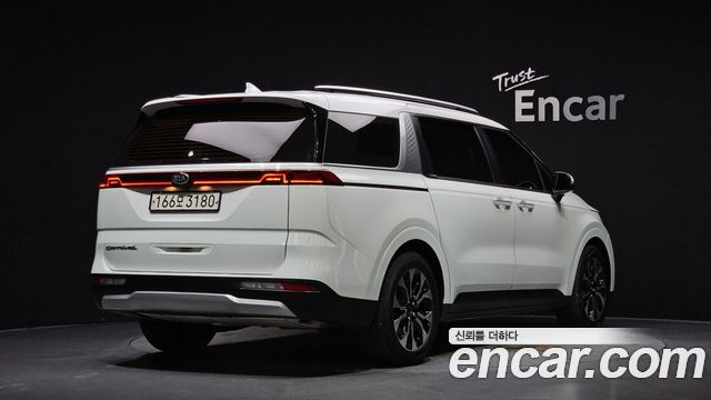Kia Canival 2021 — photo 2