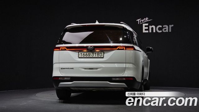 Kia Canival 2021 — photo 4