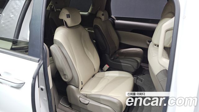 Kia Canival 2021 — photo 11