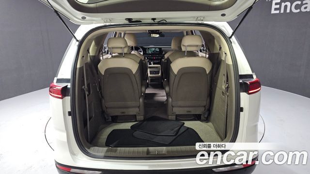 Kia Canival 2021 — photo 20