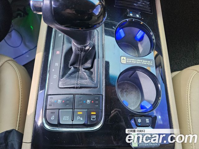 Kia Canival 2016 — photo 18