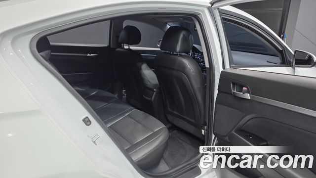 Hyundai AVANTE 2020 — photo 18