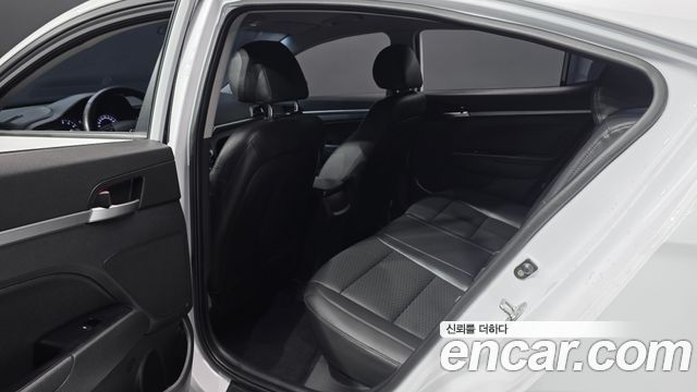 Hyundai AVANTE 2020 — photo 16