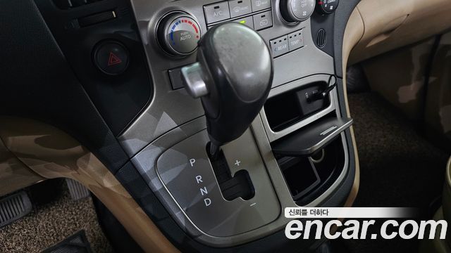 Hyundai Starex 2010 — photo 9
