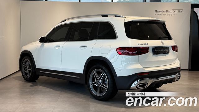 Mercedes-Benz GLB-Class 2026 — photo 3