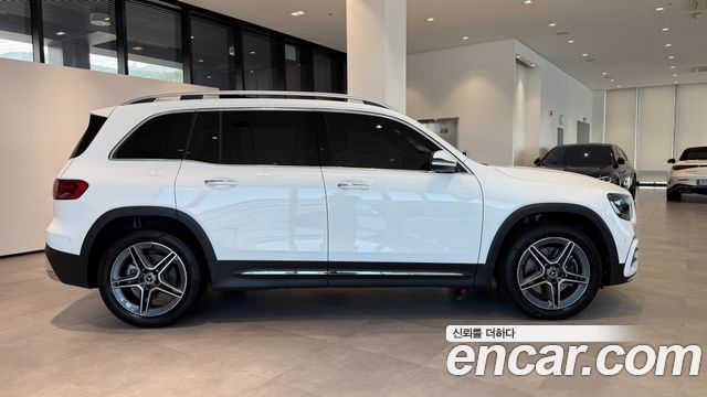 Mercedes-Benz GLB-Class 2026 — photo 9