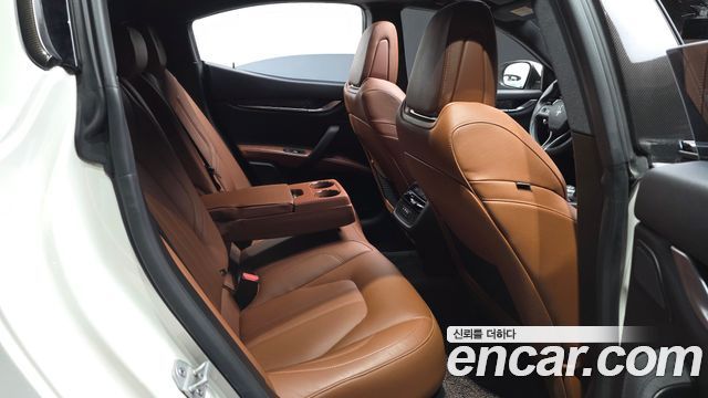 Maserati Ghibli 2017 — photo 11