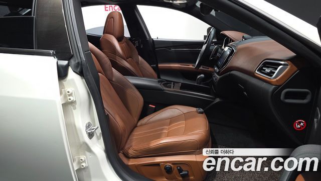 Maserati Ghibli 2017 — photo 12