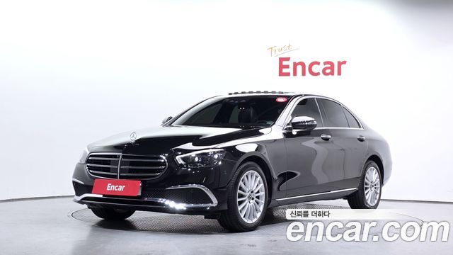 Mercedes-Benz E-Class 2023 — photo 1