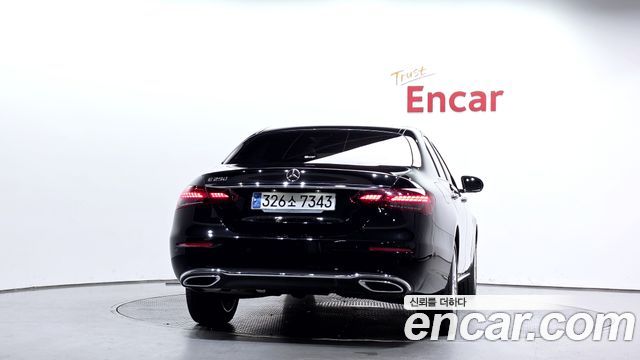 Mercedes-Benz E-Class 2023 — photo 4