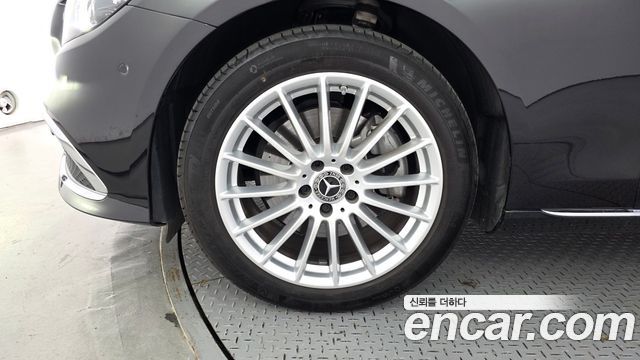 Mercedes-Benz E-Class 2023 — photo 5