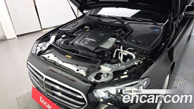 Mercedes-Benz E-Class 2023 — photo 6