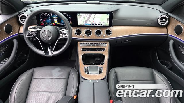 Mercedes-Benz E-Class 2023 — photo 10