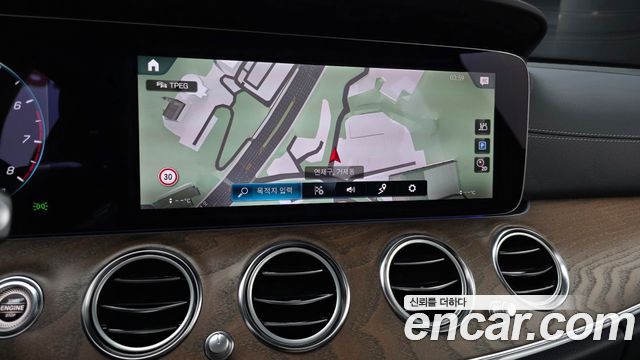 Mercedes-Benz E-Class 2023 — photo 20