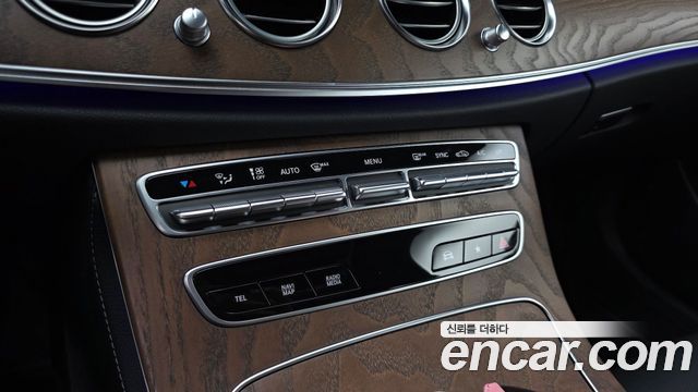 Mercedes-Benz E-Class 2023 — photo 24