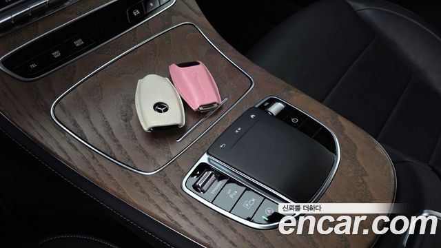 Mercedes-Benz E-Class 2023 — photo 25
