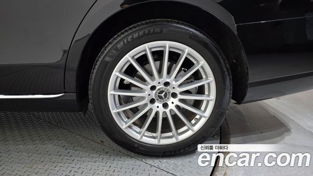 Mercedes-Benz E-Class 2023 — photo 7