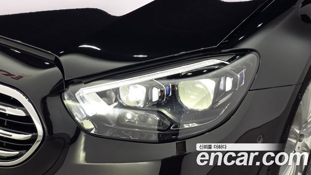 Mercedes-Benz E-Class 2023 — photo 8