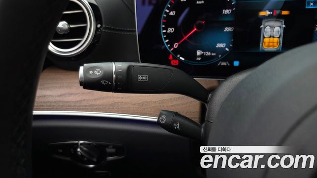 Mercedes-Benz E-Class 2023 — photo 27
