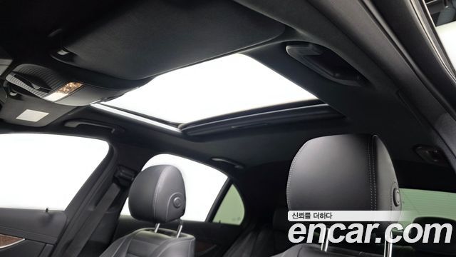 Mercedes-Benz E-Class 2023 — photo 34
