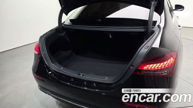 Mercedes-Benz E-Class 2023 — photo 36