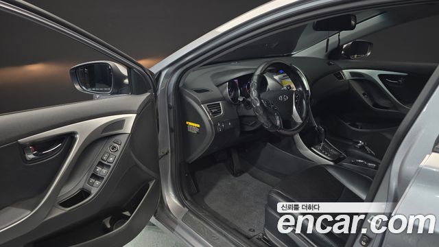 Hyundai AVANTE 2013 — photo 10