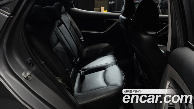 Hyundai AVANTE 2013 — photo 11