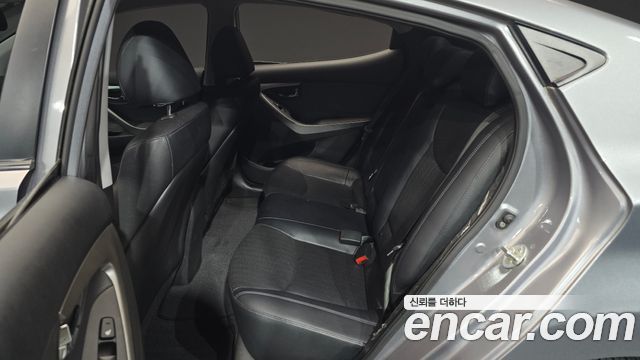 Hyundai AVANTE 2013 — photo 12