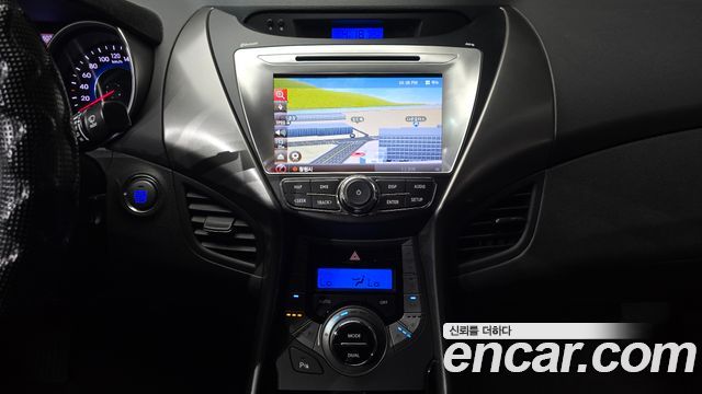 Hyundai AVANTE 2013 — photo 14